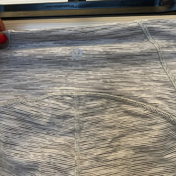 Lululemon Train Times Crop sz 4 - Picture 6 of 7